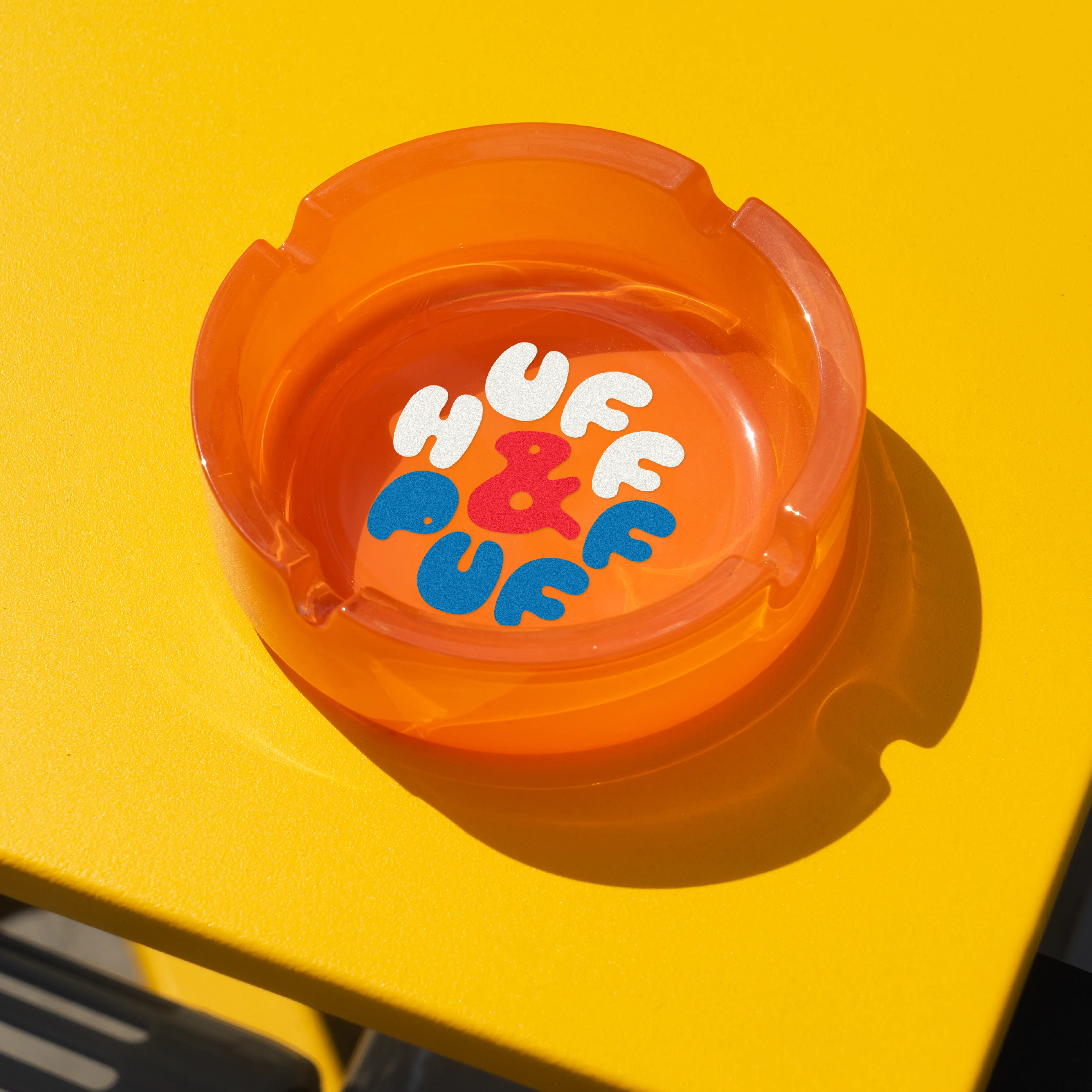 Orange dish printed with Brinca bubble lettering.